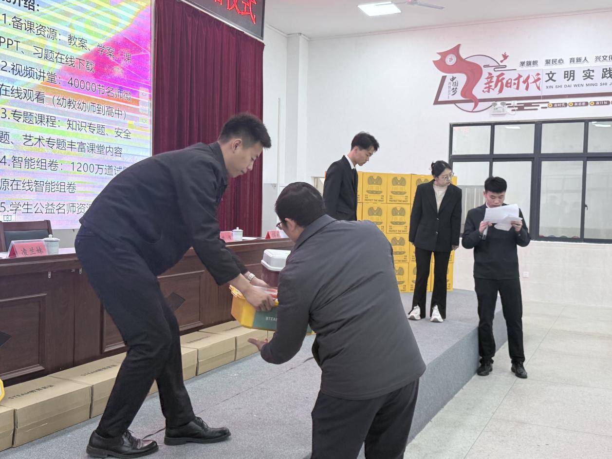 智創未來 情暖校園——尋烏縣實驗小學圓滿承辦“科技助教”公益捐贈儀式