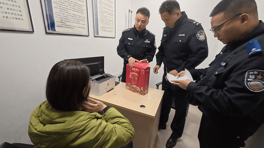 “零食”快遞被截停，發現7塊金條！