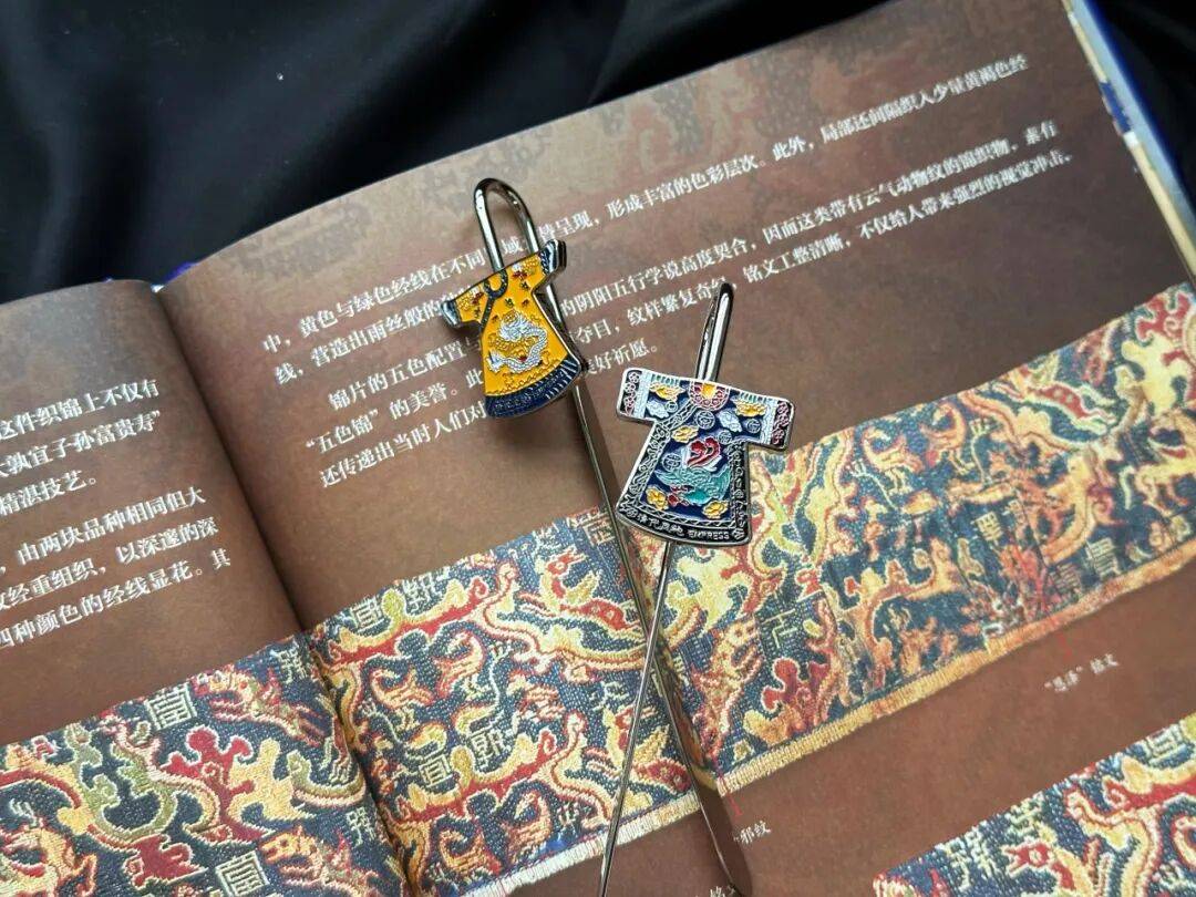 琺琅器、漆器、文房、壁畫、繪畫、書法、衣冠、珠寶、兵器、建築，《國粹全書》