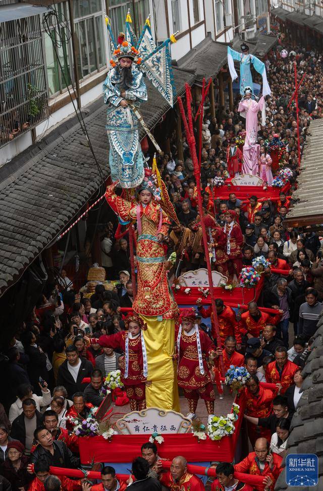 “空中戲劇”非遺巡遊：流動的民俗盛宴