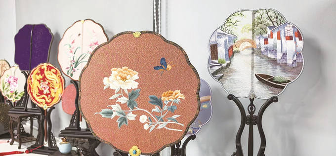 閒置村舍成了刺繡工坊