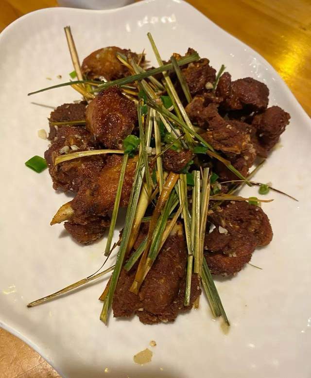 三亞美食，特色烤乳豬和海鮮，值得打卡！