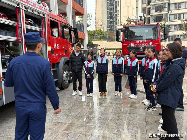 實戰演練築防線 安全意識入人心——官渡區金馬小學開展消防安全應急疏散演練