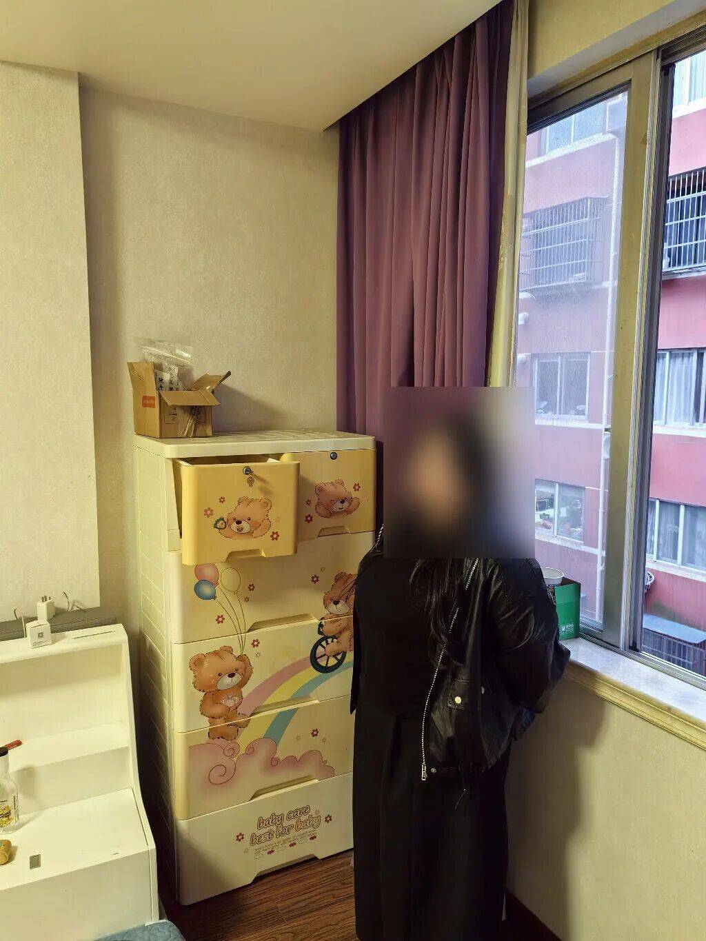 女子搬家後32克金項鍊不翼而飛，閨蜜陪著報警！警方：小偷是閨蜜