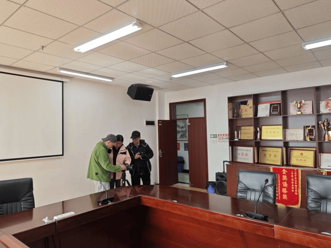 烏當區老年大學攝影班學員用鏡頭為學校代言