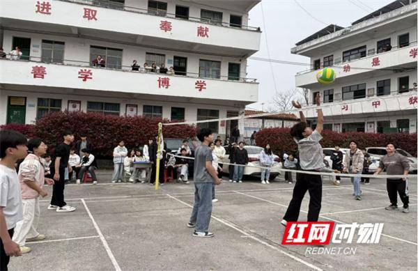 新田縣大坪塘中學2026年氣排球比賽激戰正酣