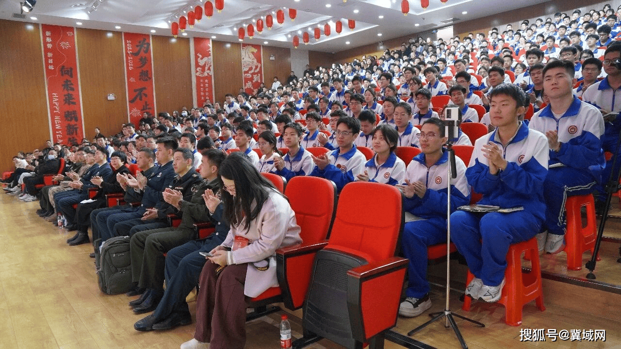 火紅青春 築夢國防|邯鄲恆一中學開展軍校進校園宣講活動