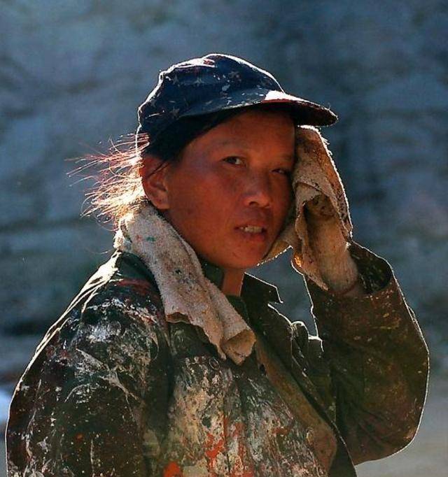 原創北大女碩士放棄高薪，回老家做油漆工，坦言：日子踏實、精神放鬆