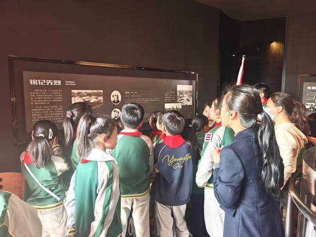 二七區隴西小學教育集團：清明祭英烈 薪火永相傳