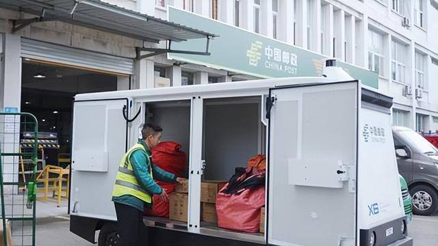新石器向中國郵政批次交付無人車 深化“郵運通”鄉村智慧物流佈局