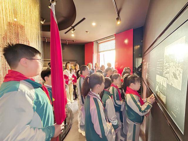 二七區隴西小學教育集團：清明祭英烈 薪火永相傳