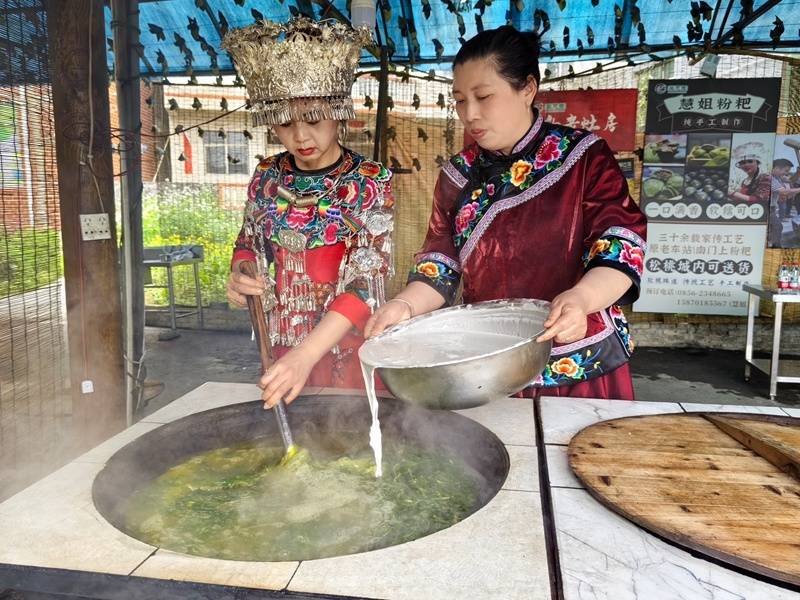 貴州松桃：清明時節 傳統美食清明粑受歡迎