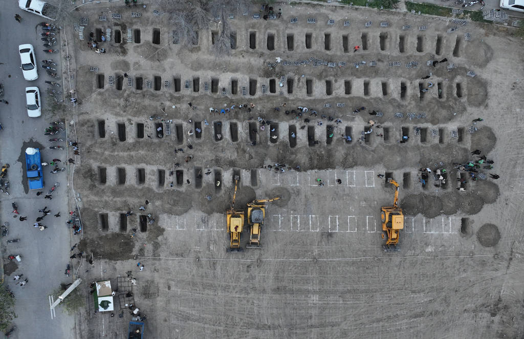 圖說｜310名師生遇難！伊朗悼念美以襲擊遇難小學生