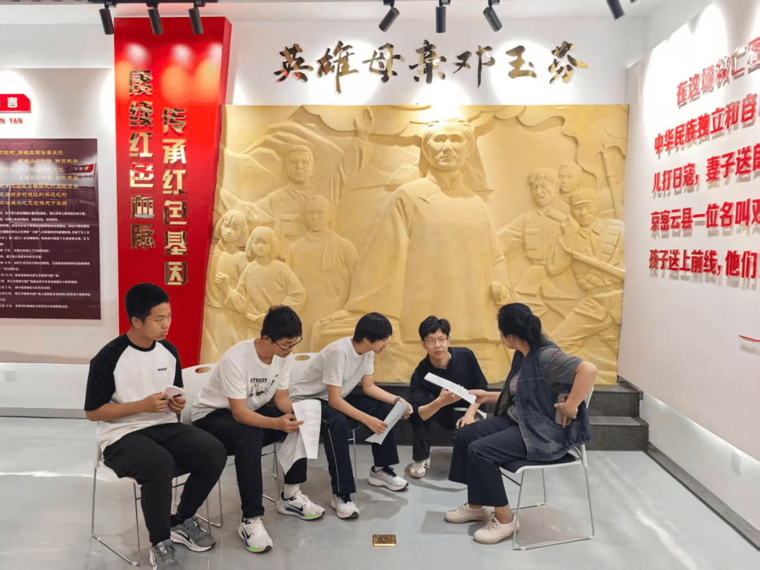 厲害！這所中學讓學生策劃了一場大展