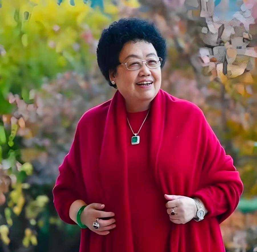 原創陳麗華頂奢收藏，從鴿血紅到天價帝王綠手鐲，都比不上她看家之寶