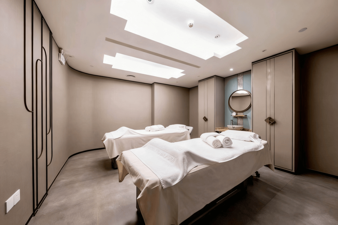 這位爺，快要買光中國美容院了