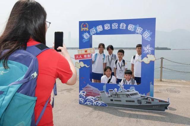 駐香港部隊組織香港青少年愛國主義和國防教育軍事體驗營活動