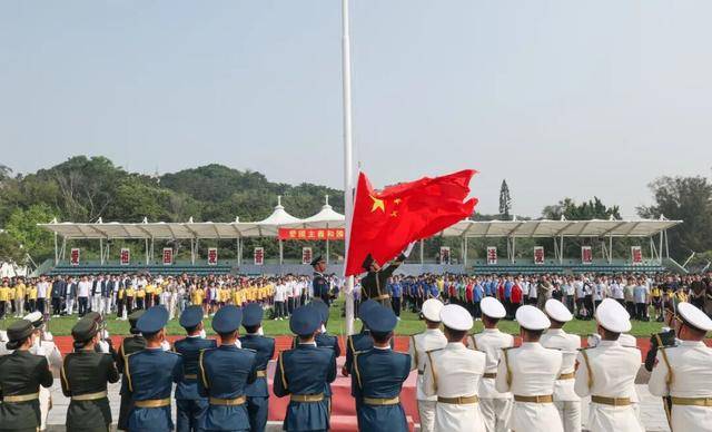 駐香港部隊組織香港青少年愛國主義和國防教育軍事體驗營活動