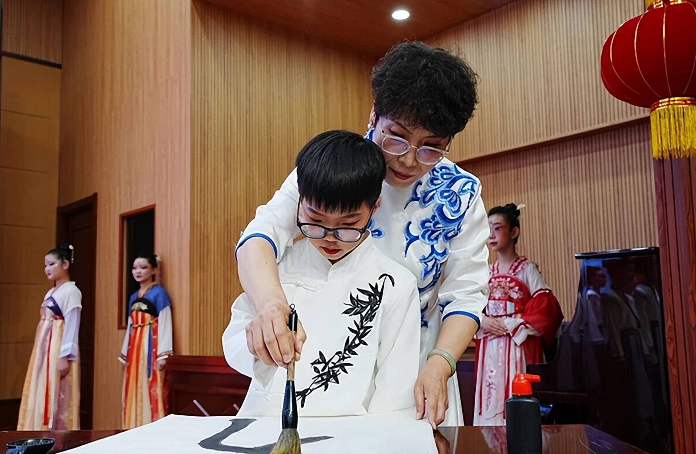 盂縣第二實驗小學六年級經典誦讀比賽圓滿落幕