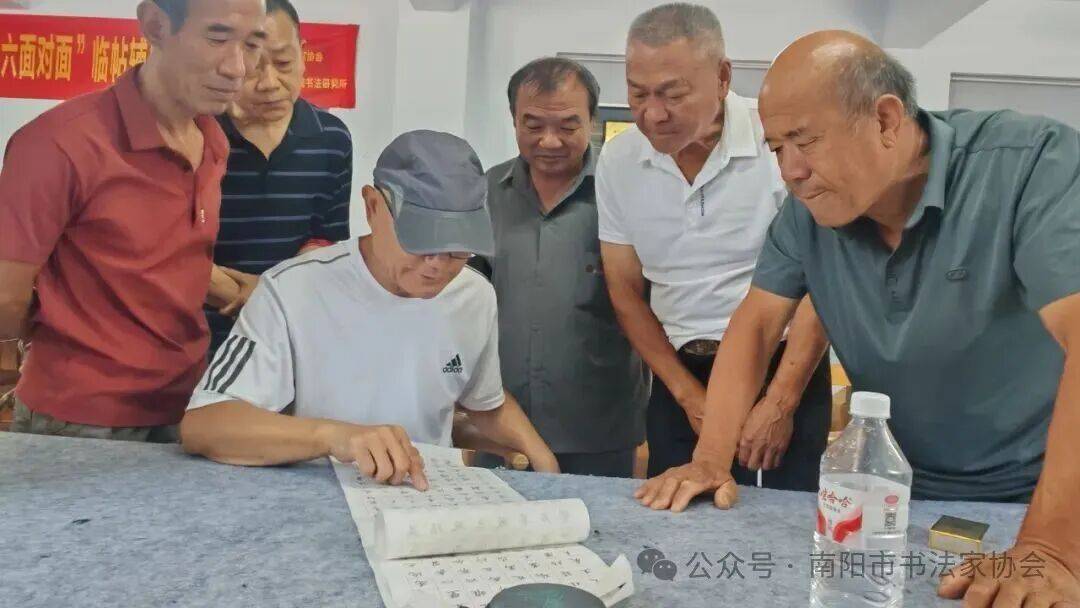 河南第七屆篆刻展南陽點評暨書協週六書法公益輔導活動圓滿舉辦