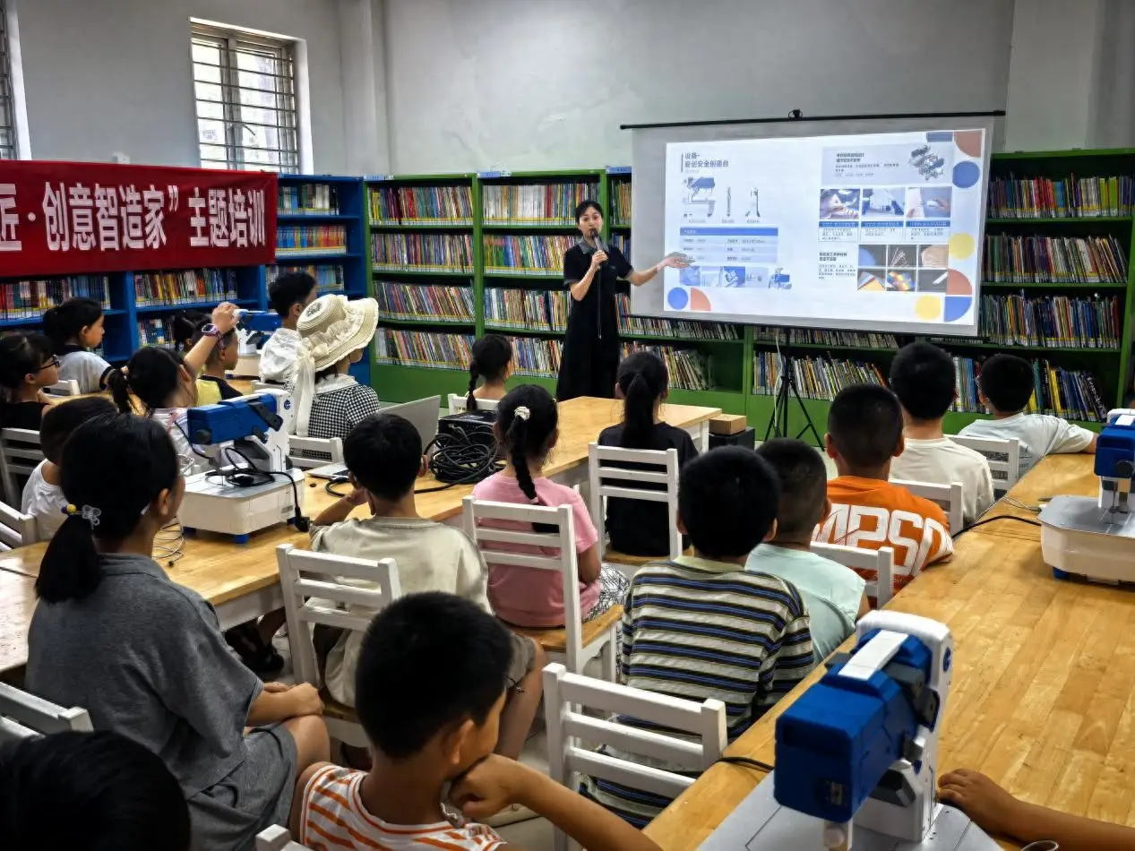暑期“充電”好去處 圖書館有了青少年科創實踐課堂