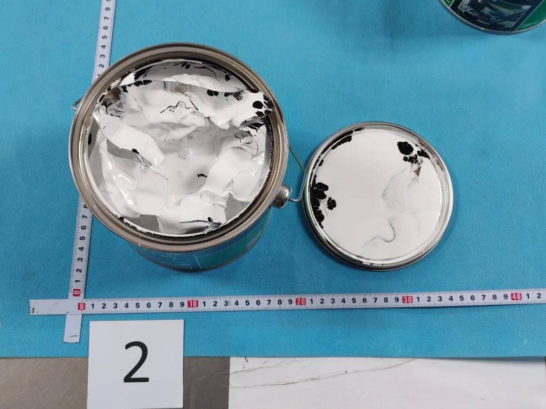 廣州海關在白雲機場查獲6罐油漆，內藏5076克重的“K粉”