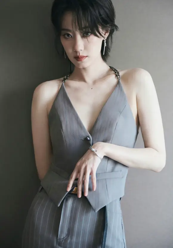 原創功夫女足熱映中，張小斐御姐氣場，高階、高智的女性美撲面而來