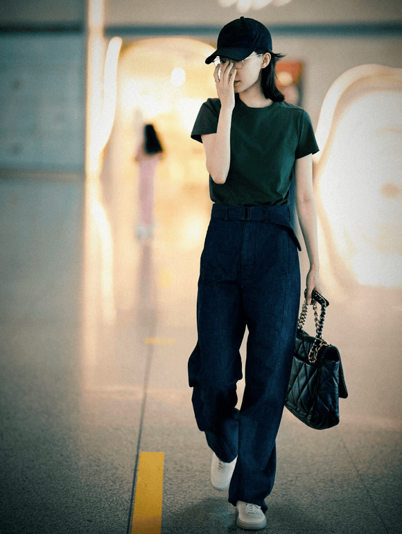 原創功夫女足熱映中，張小斐御姐氣場，高階、高智的女性美撲面而來