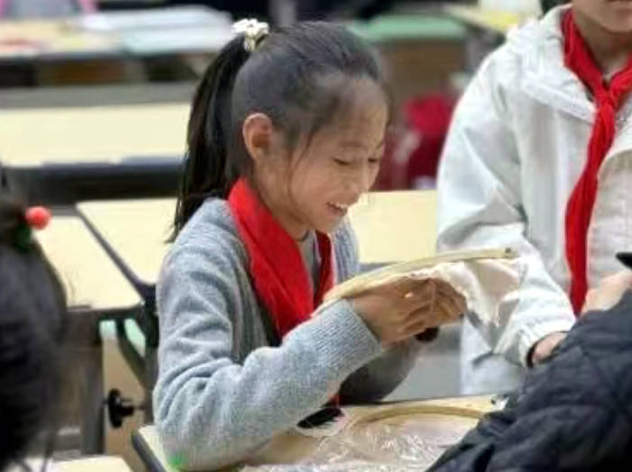 蘇州市平江實驗學校刺繡社團持續開展趣味滿滿的刺繡特色課程