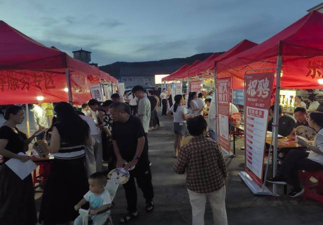 煙火氣裡攬人才 安徽省東至縣夜市專場招聘順利舉辦