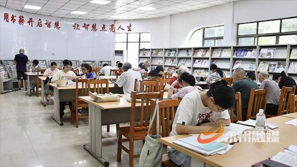 永州冷水灘：書香清涼伴暑假 圖書館迎來“讀書熱”