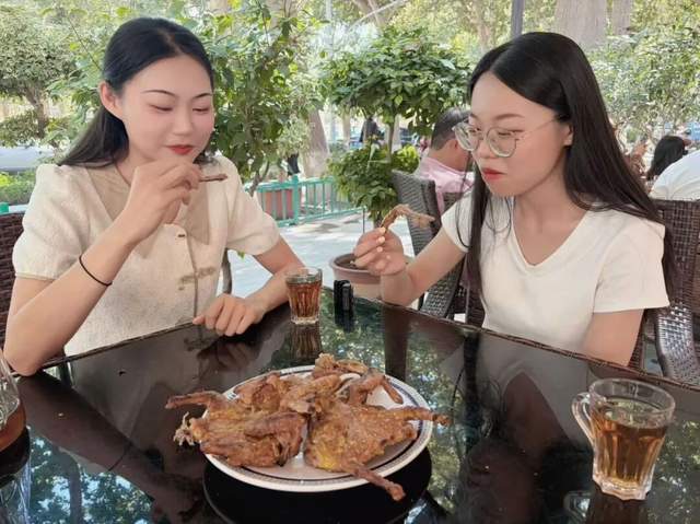 澤普特色烤鴿子：傳統工藝鎖住鮮香 煙火美食啟用舌尖經濟