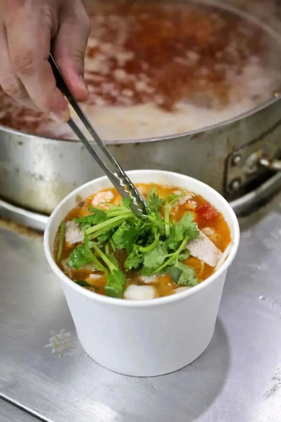 老廈門的美食江湖裡，明月阿姨家的蝦面可佔據了一席之地