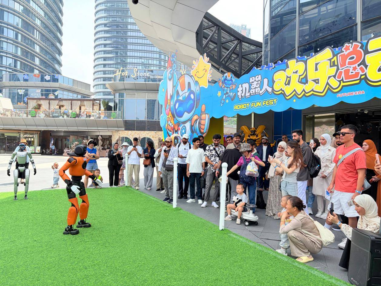 暑期入境遊火熱 阿曼大學生點贊深圳科技發展