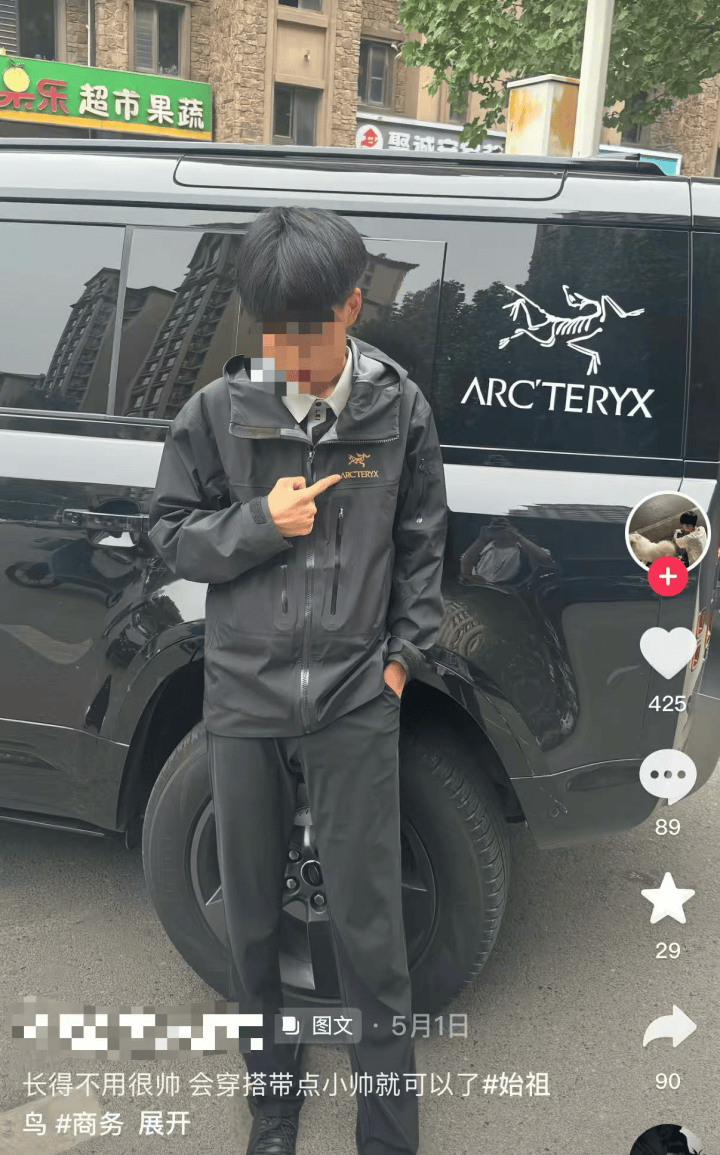 10歲小孩虛歲40，商務風穿搭小學生之中的權利遊戲