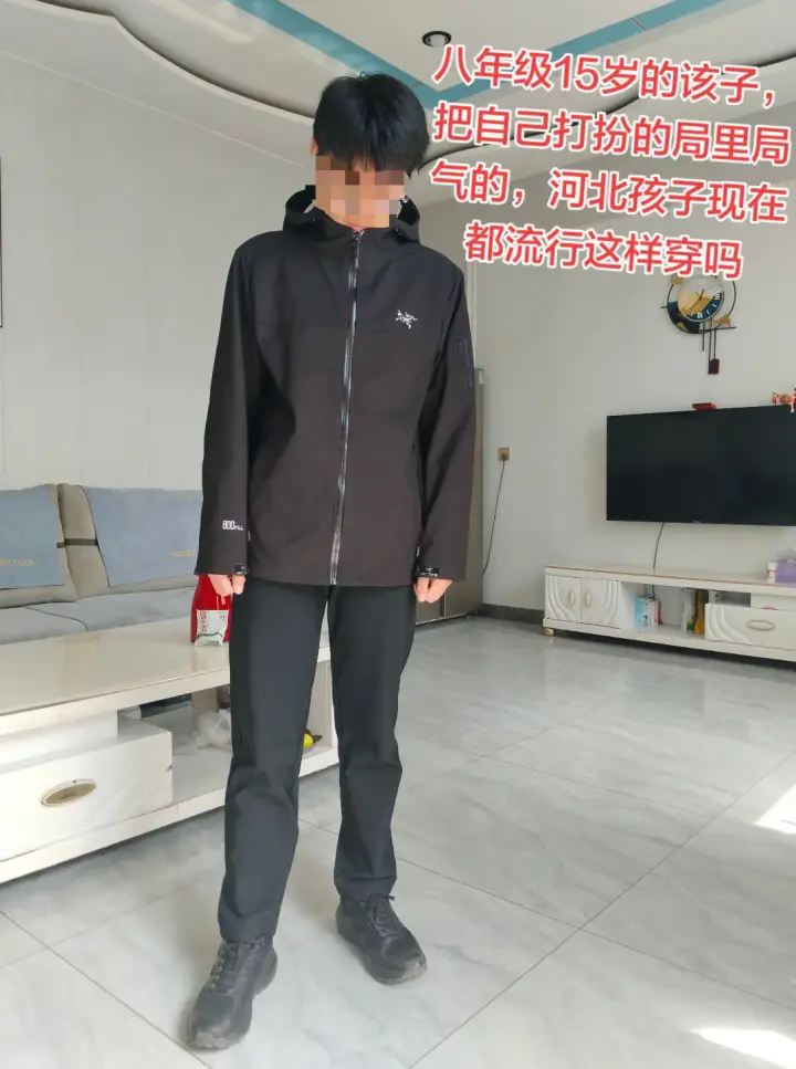 10歲小孩虛歲40，商務風穿搭小學生之中的權利遊戲