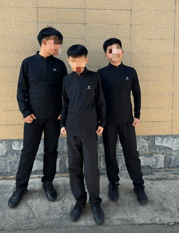10歲小孩虛歲40，商務風穿搭小學生之中的權利遊戲