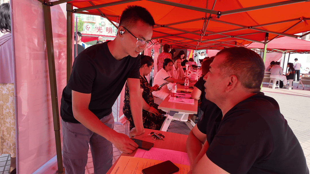 阿圖什市舉辦高校畢業生專場招聘會 精準搭橋促就業