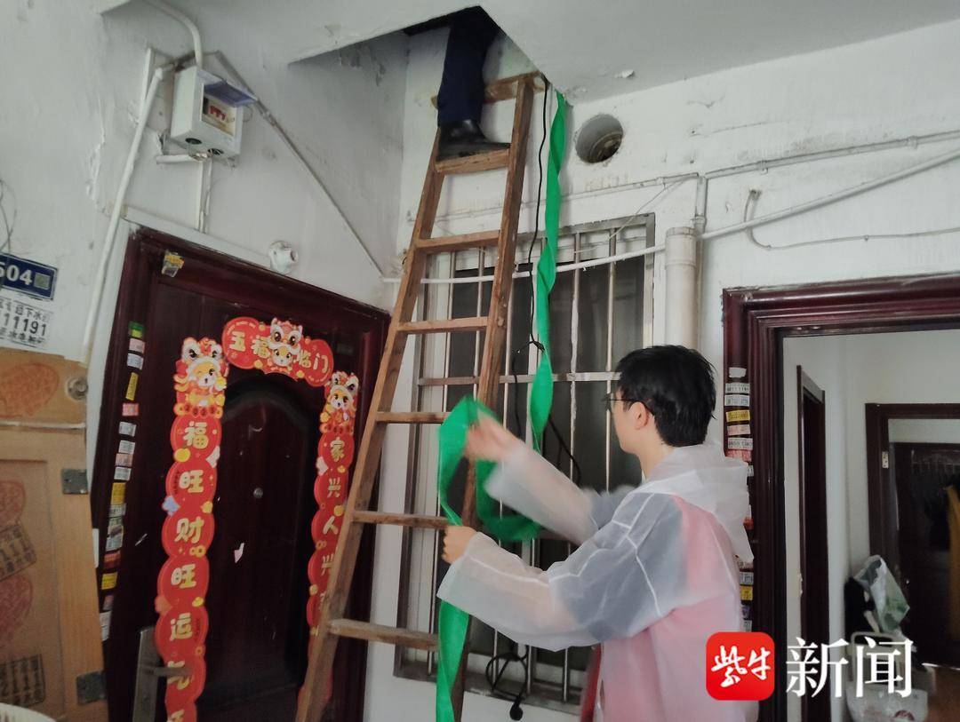 暴雨過後屋頂滲水，社羣快速排澇解民憂