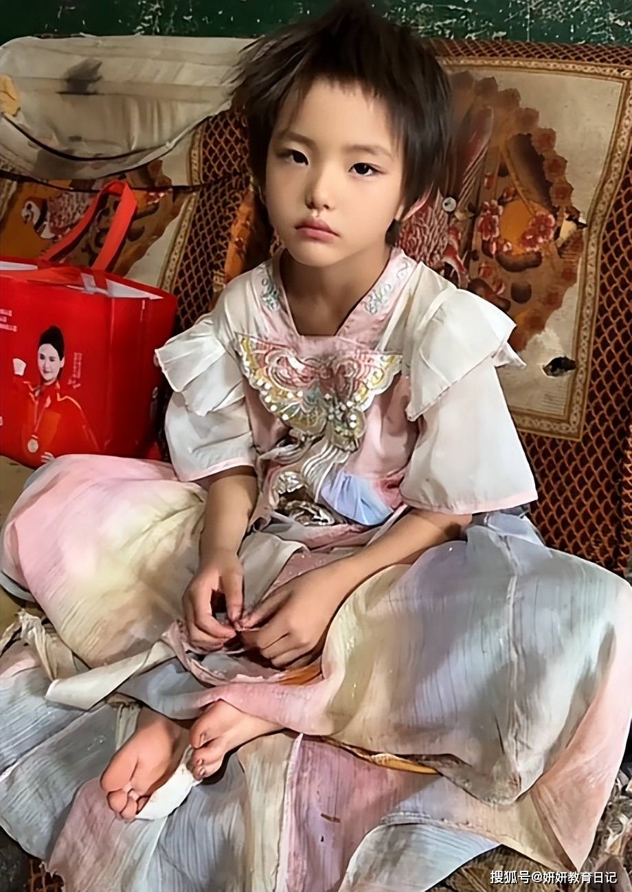 “窮加上美貌，就是災難”，農村小學女生相貌驚豔，網友卻不看好