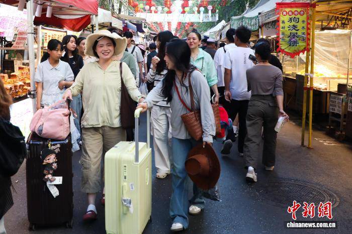 “夏都”西寧避暑旅遊熱度不減