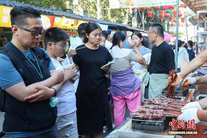 “夏都”西寧避暑旅遊熱度不減