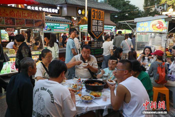 “夏都”西寧避暑旅遊熱度不減