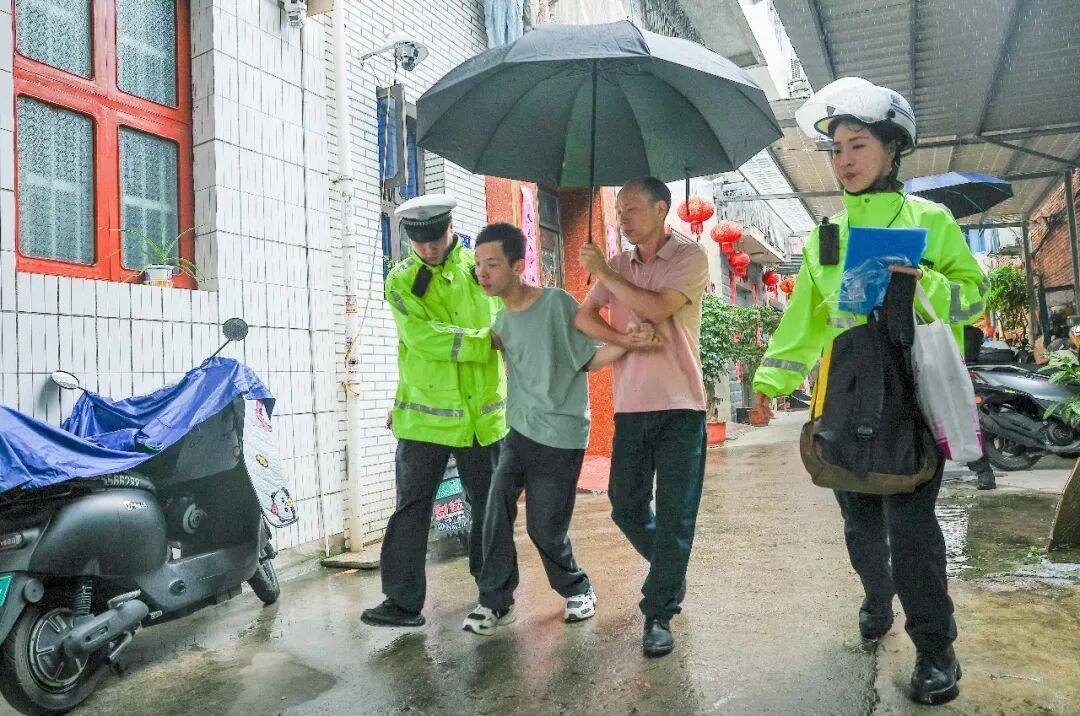 157級臺階，擋不住少年的大學夢！