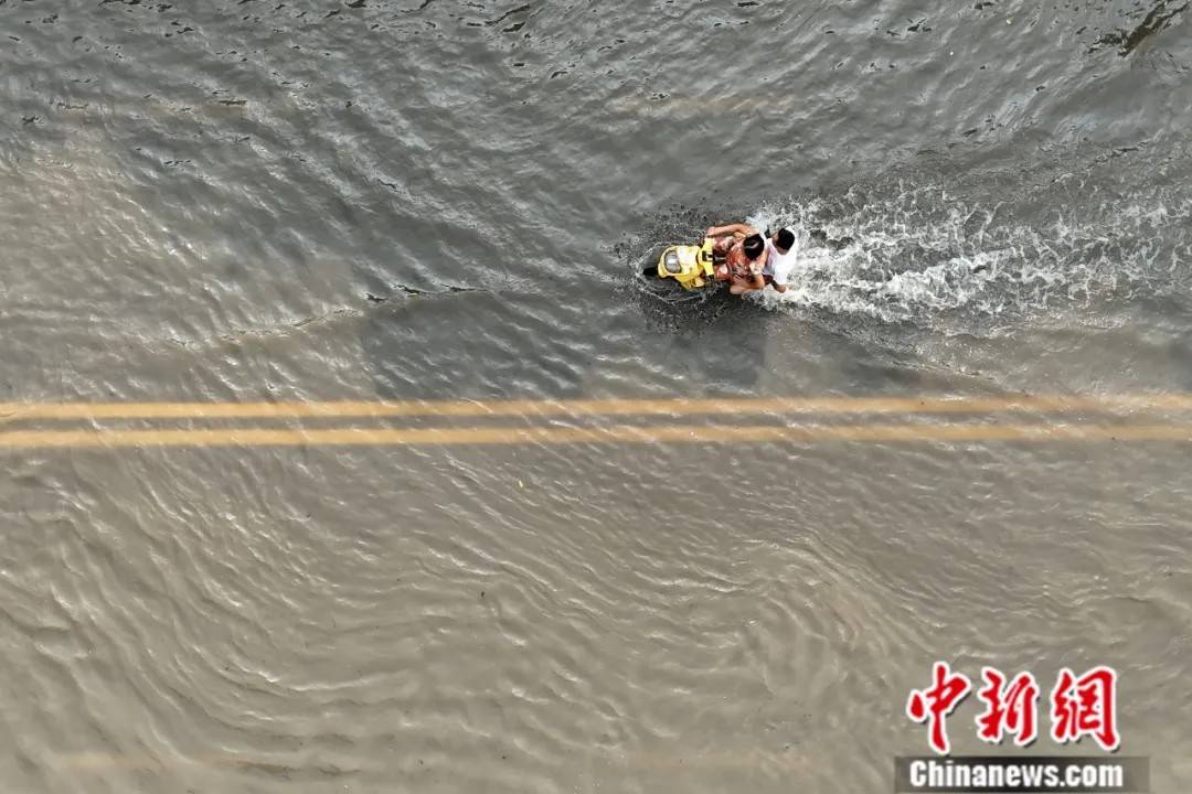 河南周口堤防潰口，醫院、駕校被淹，緊急封堵現場影片→