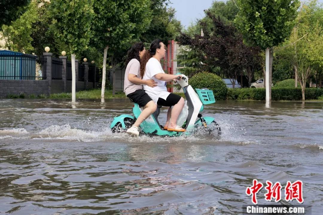 河南周口堤防潰口，醫院、駕校被淹，緊急封堵現場影片→
