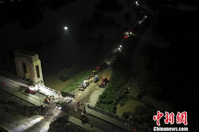 河南周口堤防潰口，醫院、駕校被淹，緊急封堵現場影片→