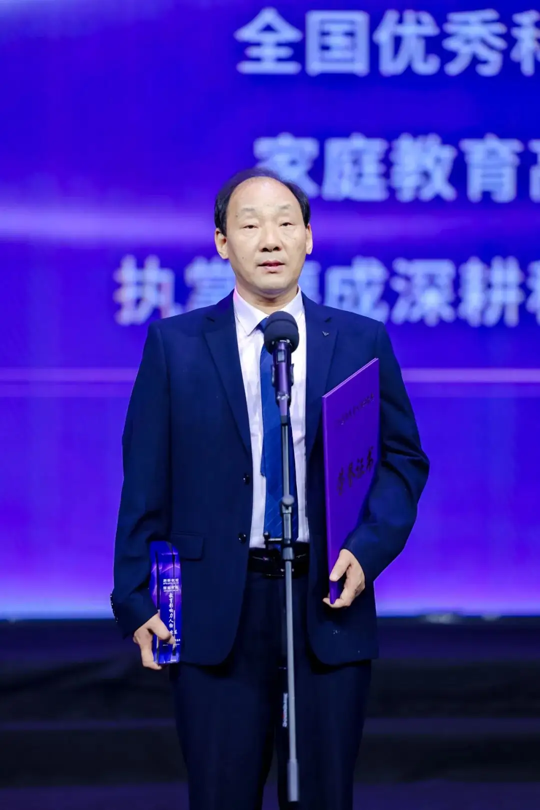中國教育電視臺┃“躬耕教壇，強國有我”2026最美教育人頒獎盛典：德成教育集團總校長姜曉東榮獲“年度教育影響力人物”稱號