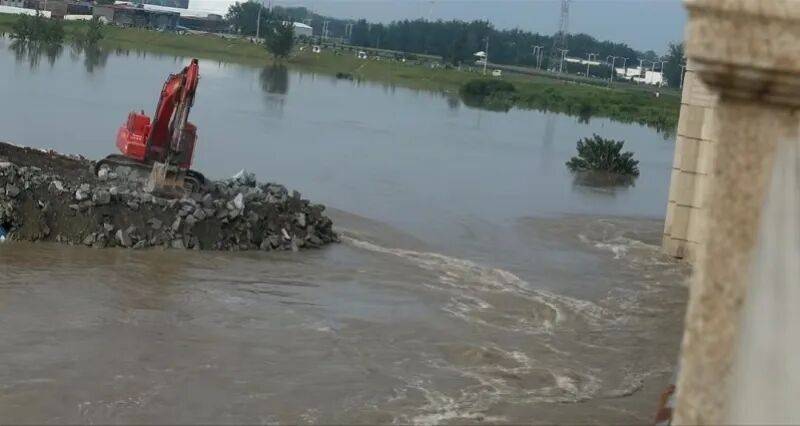 河南周口堤防潰口，醫院、駕校被淹，緊急封堵
