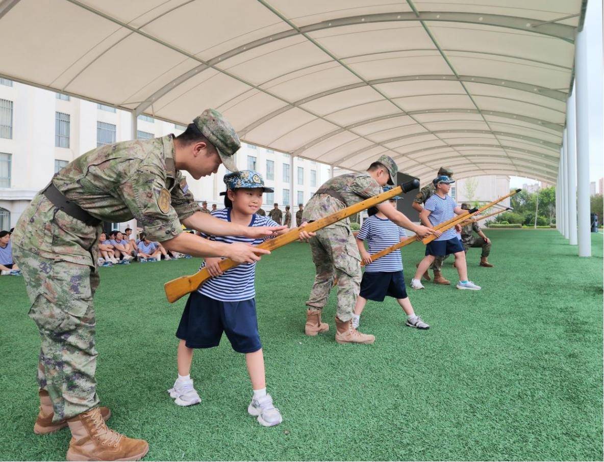 國防教育夏令營 軍營課堂見證軍娃別樣成長